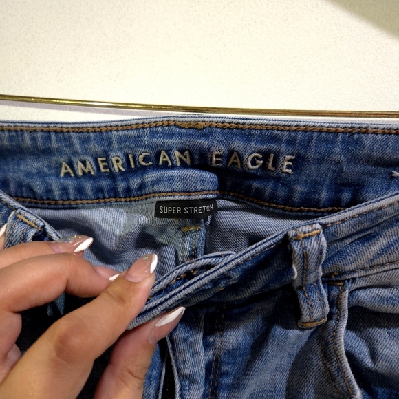 American Eagle| Women's Distressed Blue Jegging Jeans - Picture 7 of 12